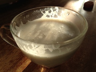 кунжутное-кокосовое молоко с фиником